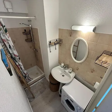 Beachside T2 With Balcony & Free Parking * Sainte-Maxime