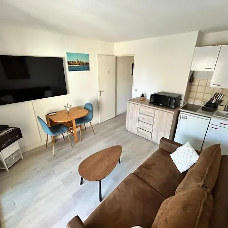 Beachside T2 With Balcony & Free Parking *