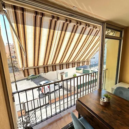 Beachside T2 With Balcony & Free Parking 公寓