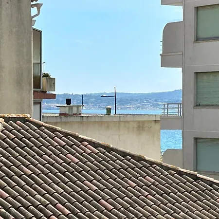 Beachside T2 With Balcony & Free Parking Lejlighed *