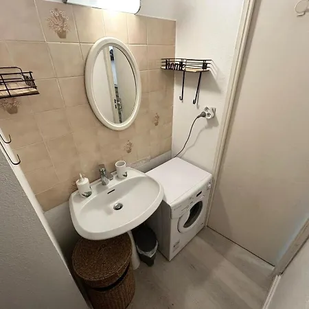 Beachside T2 With Balcony & Free Parking * 圣马克西姆